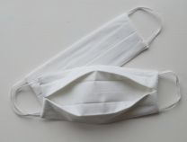 Premium Mund-Nasen-Schutz Maske, 3-lagig aus antibakterieller zertifizierter 100% Baumwolle in weiß und schwarz, länger tragbar. Waschbar und wiederverwendbar. Angenehmer Tragekomfort, mit Gummizug oder zum Binden, perfekter Sitz durch Größenanpassung